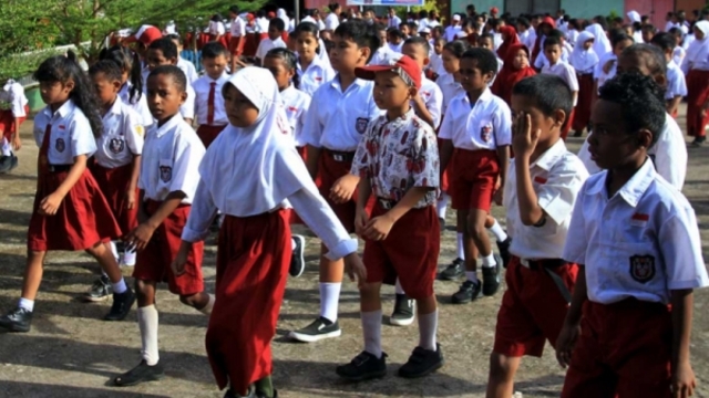 Masuk SD pada Usia 6 Tahun, Apakah Anak Sudah Siap?